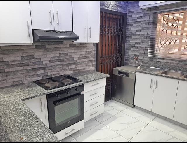 4 BEDROOM HOUSE FOR SALE IN BLUFF